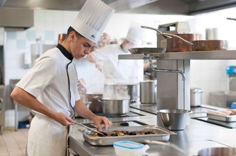 Les 50 outils indispensables pour un étudiant en cuisine Visuel