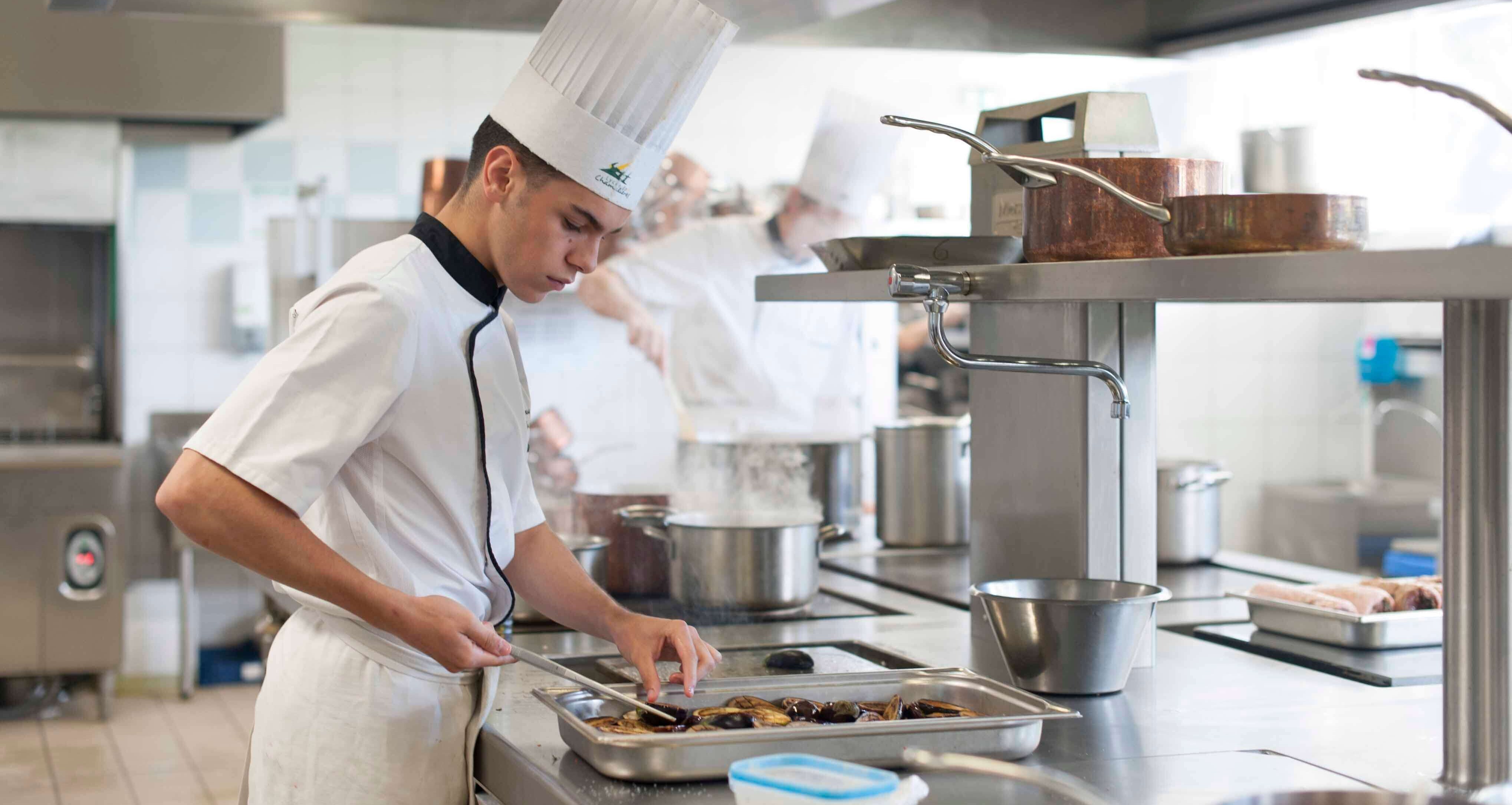 Etudiant en cuisine.jpg