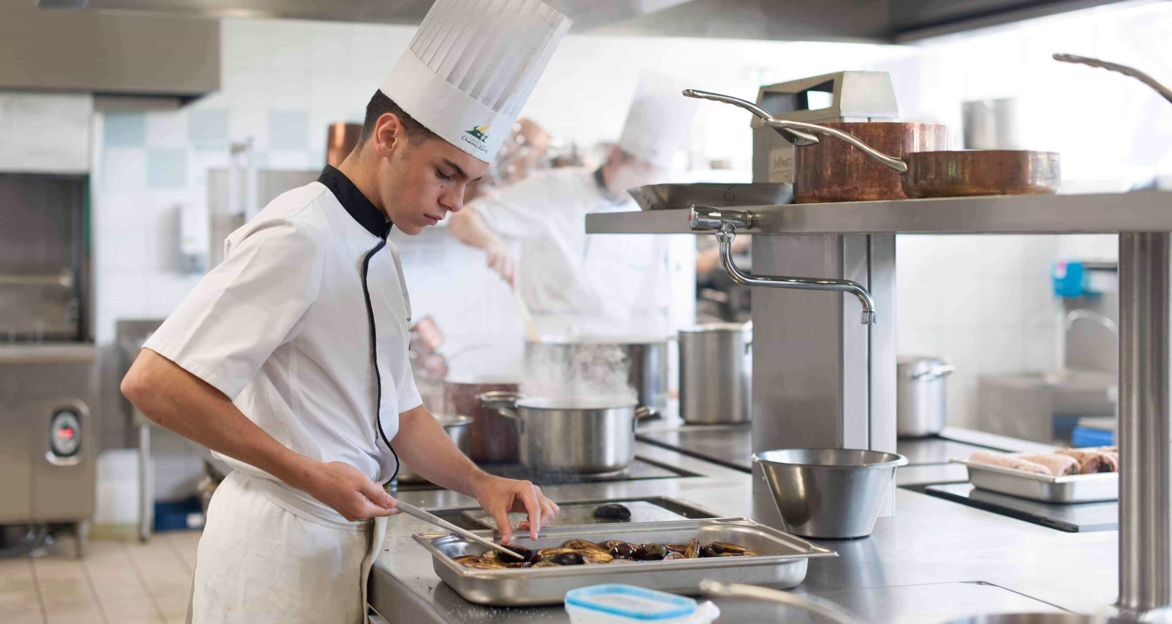 Etudiant en cuisine.jpg