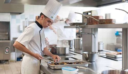 Les 50 outils indispensables pour un étudiant en cuisine Visuel